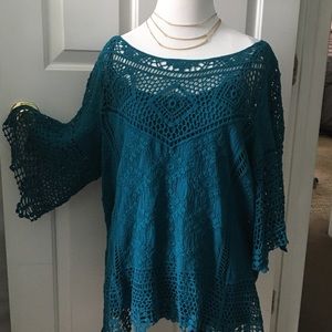 Beautiful teal lace over top with matching tank.